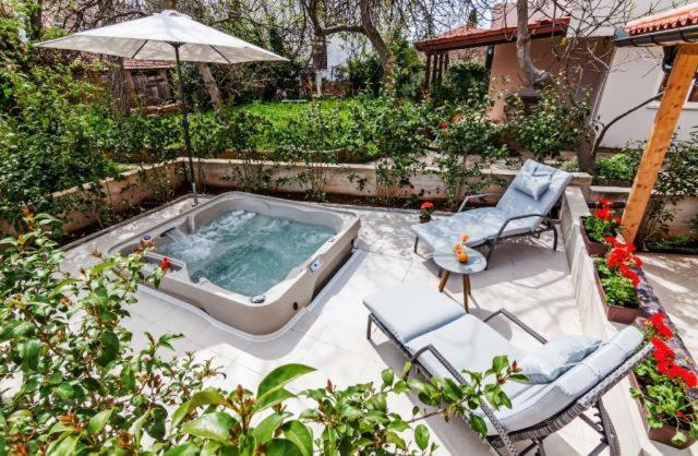Villa Augustina ซูโกชัน ภายนอก รูปภาพ