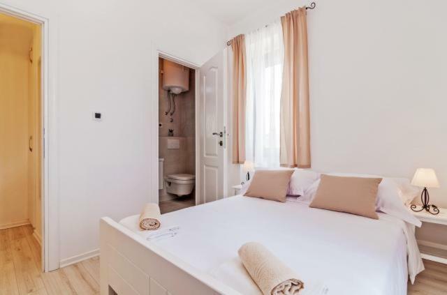 Villa Augustina ซูโกชัน ภายนอก รูปภาพ