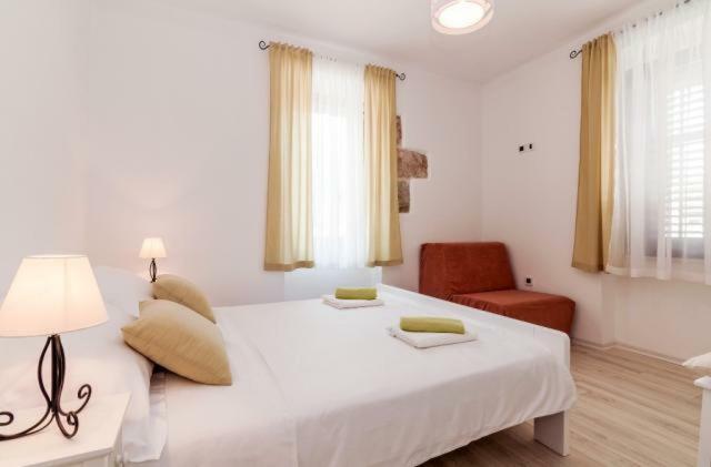 Villa Augustina ซูโกชัน ภายนอก รูปภาพ
